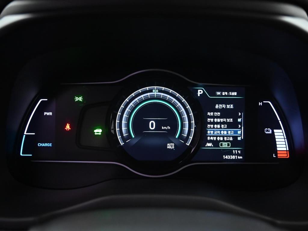 HYUNDAI Kona - Vista 9