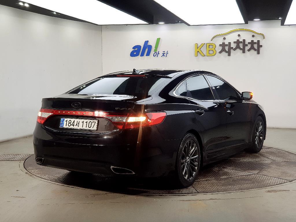 HYUNDAI Grandeur - Vista 4