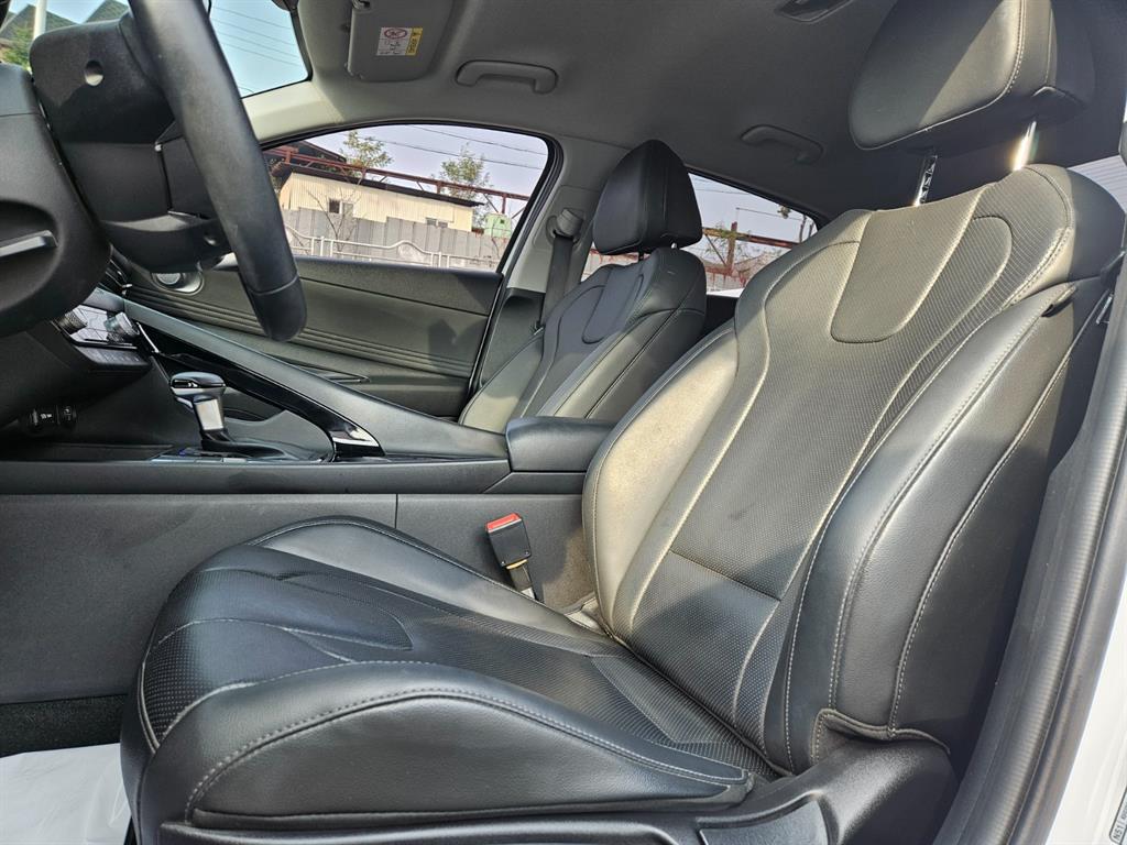 HYUNDAI Avante - Vista 11