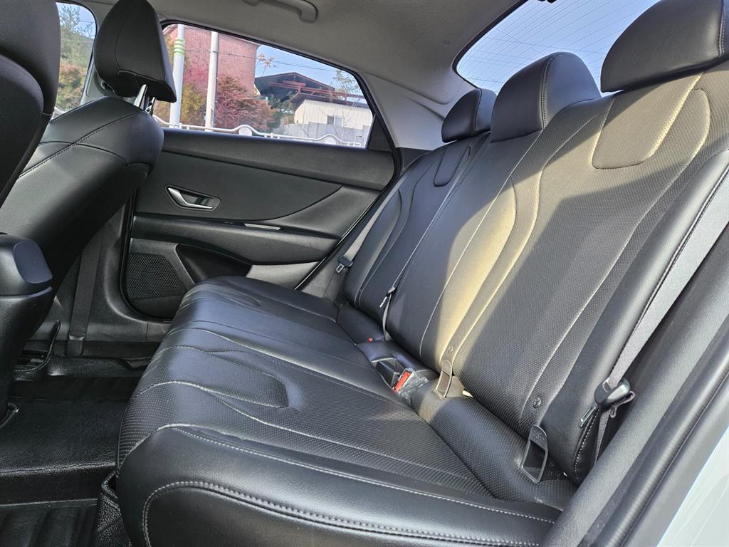 HYUNDAI Avante - Vista 12