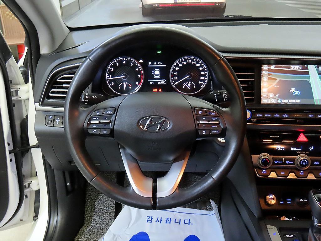 HYUNDAI Avante - Vista 8