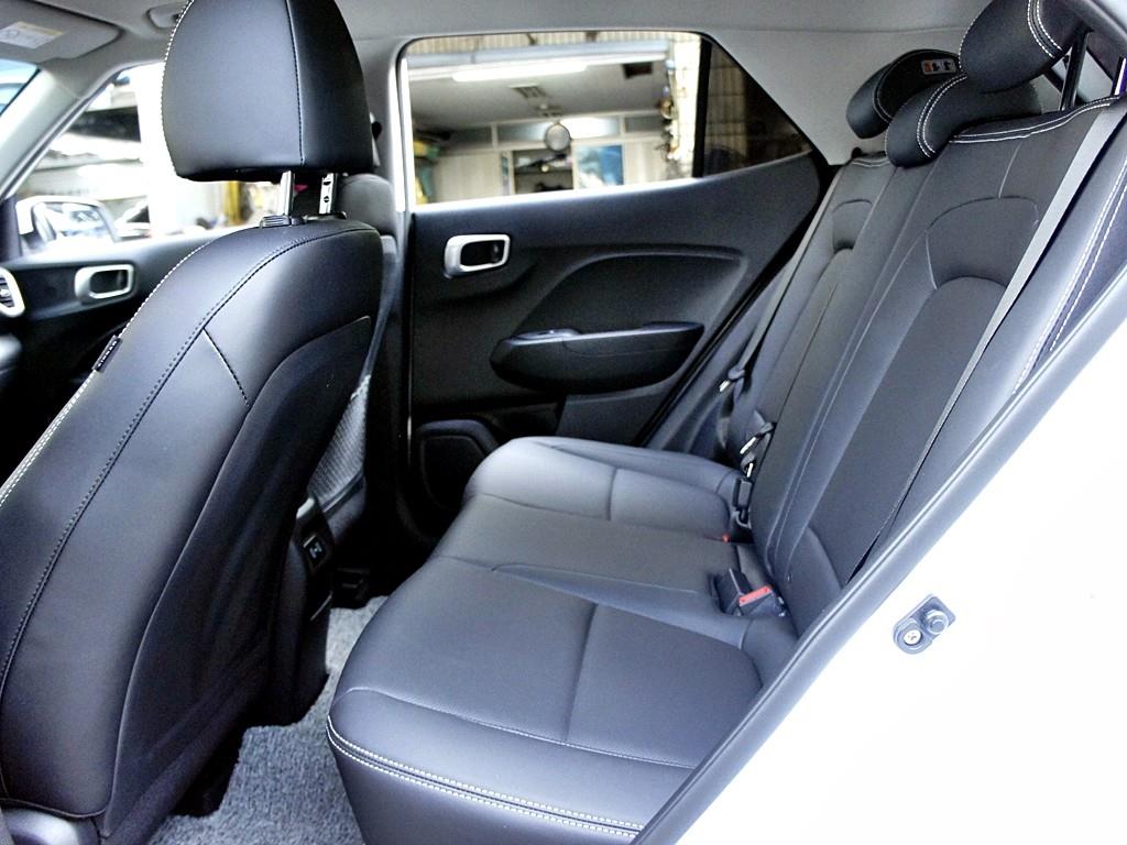 HYUNDAI Venue - Vista 11