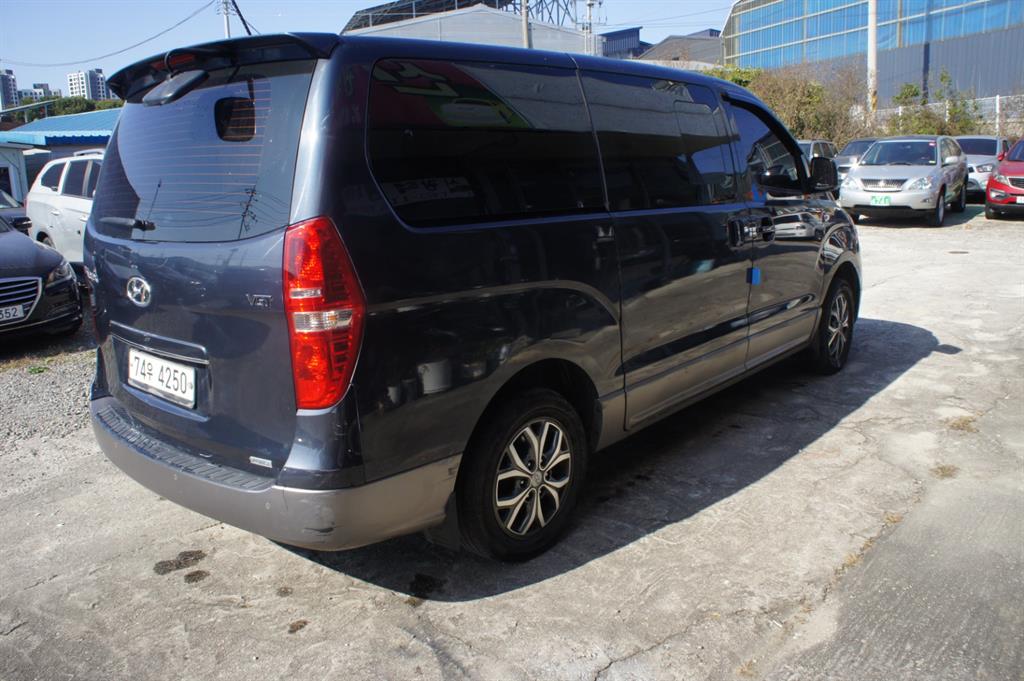 HYUNDAI Starex - Vista 9