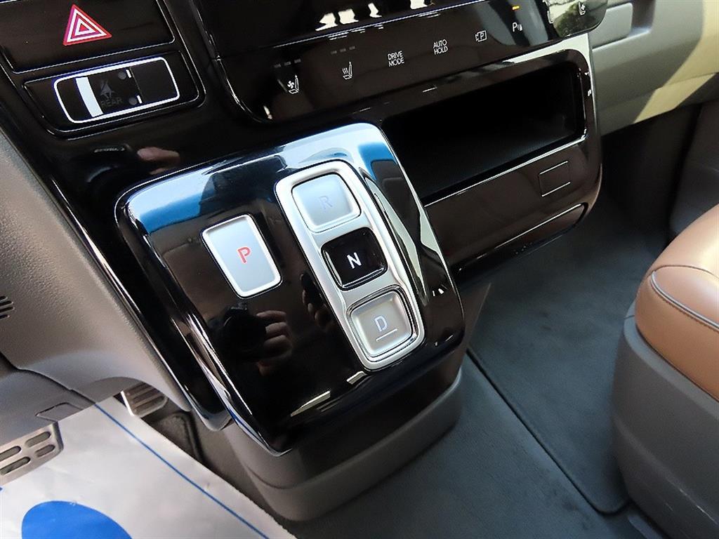 HYUNDAI Staria - Vista 8