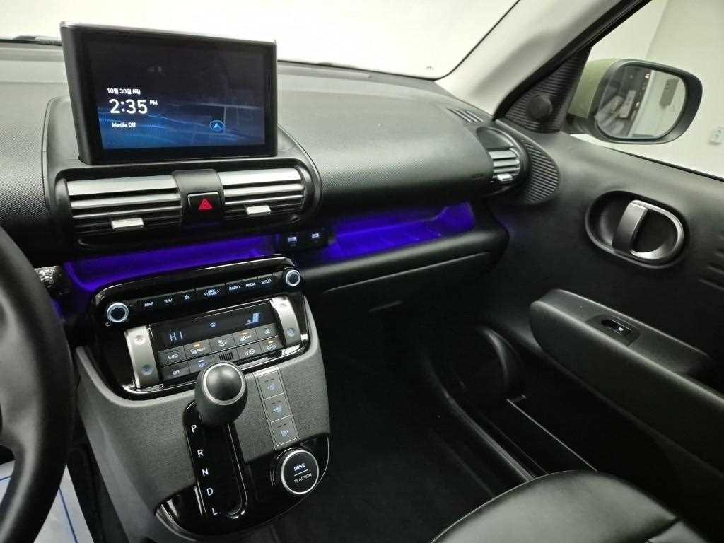 HYUNDAI Casper - Vista 10