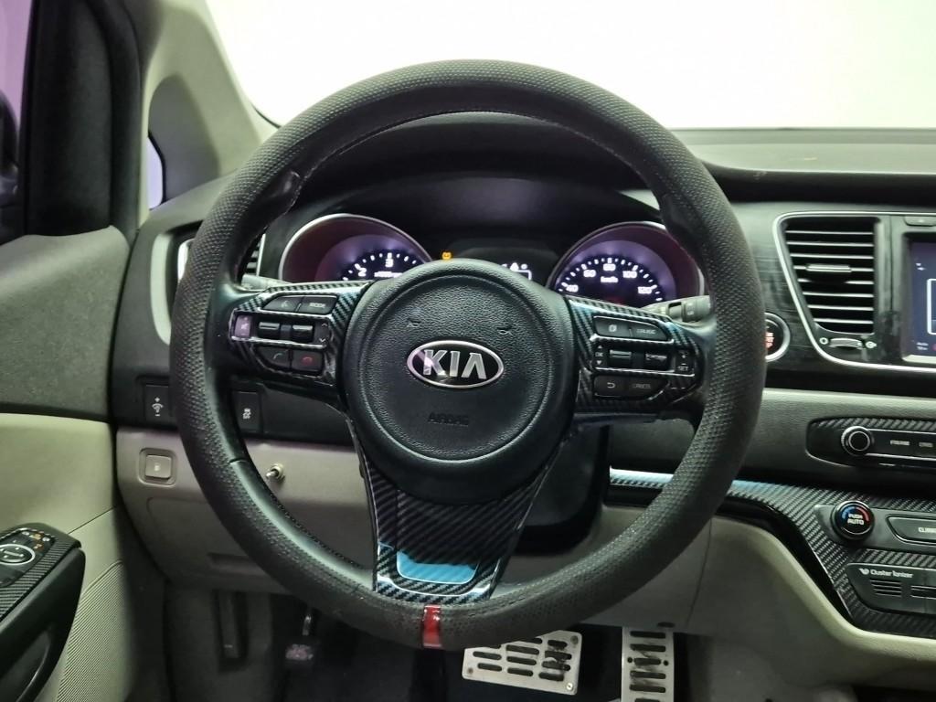 KIA Carnival - Vista 9
