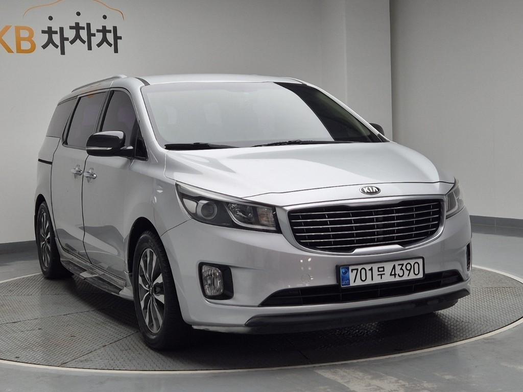 KIA Carnival - Vista 4