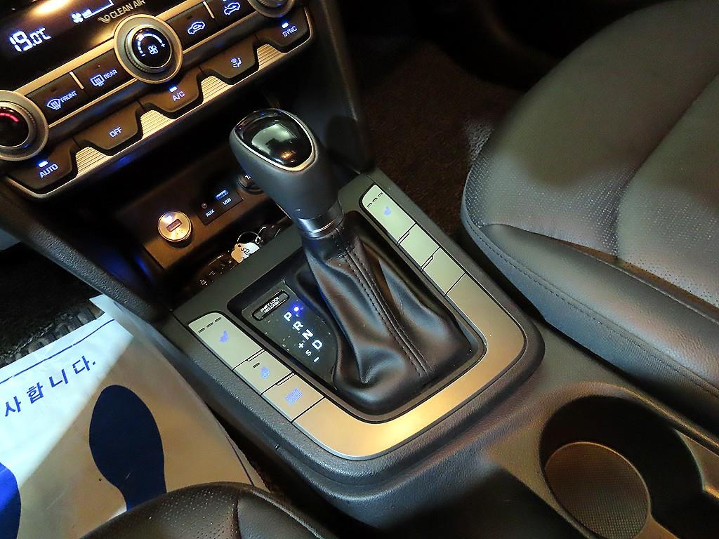 HYUNDAI Avante - Vista 12