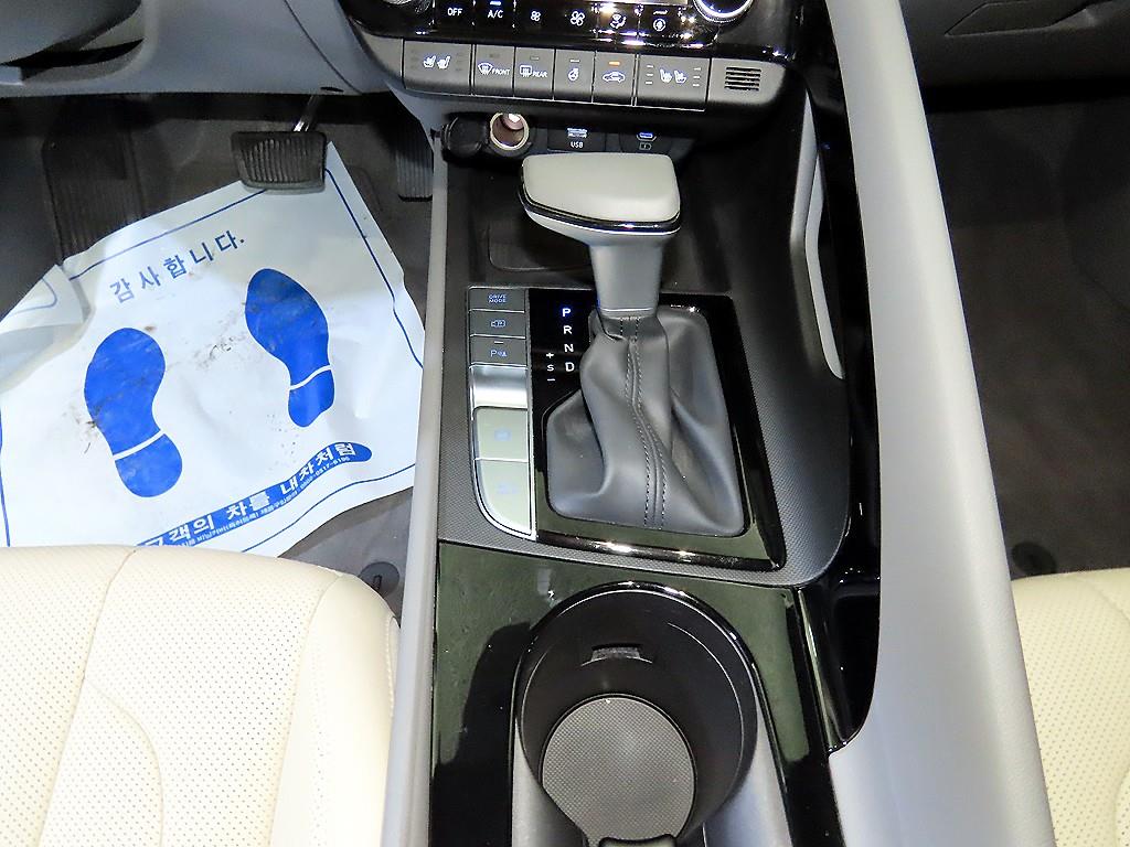 HYUNDAI Avante - Vista 12