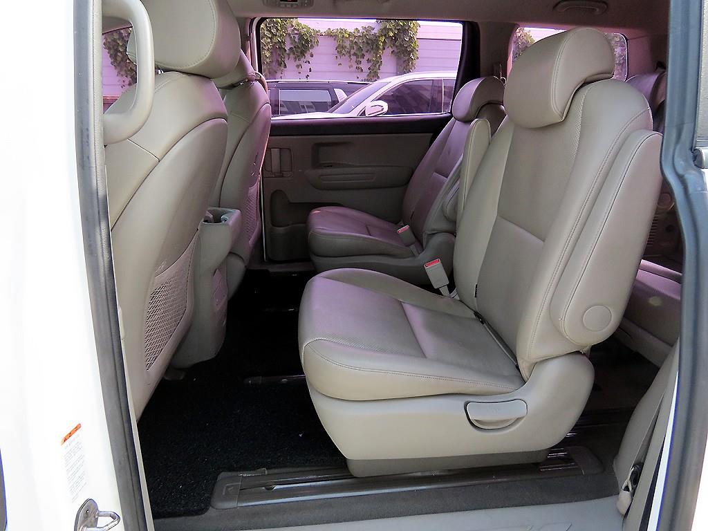KIA Carnival - Vista 6