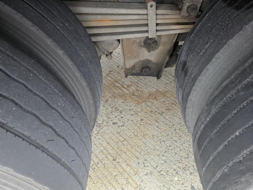 medium and large cargo truck - Vista 11