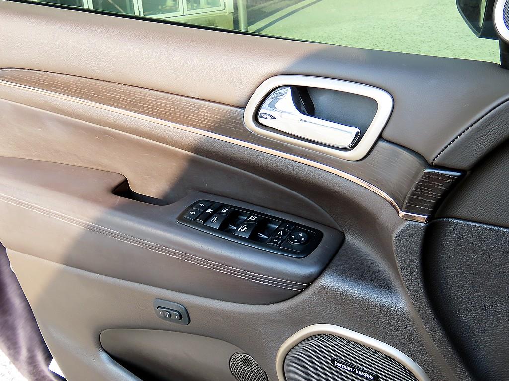 Jeep Cherokee - Vista 11