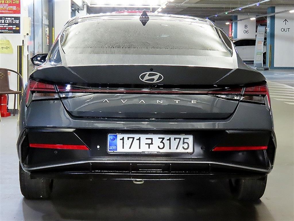 HYUNDAI Avante - Vista 5