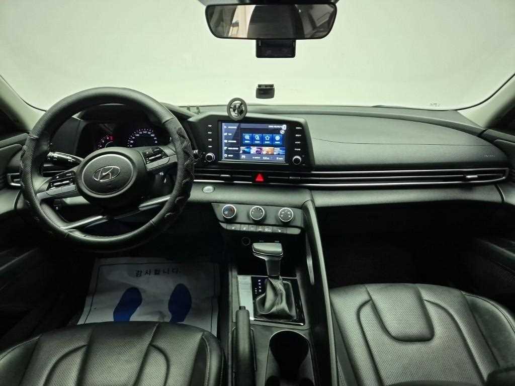 HYUNDAI Avante - Vista 7