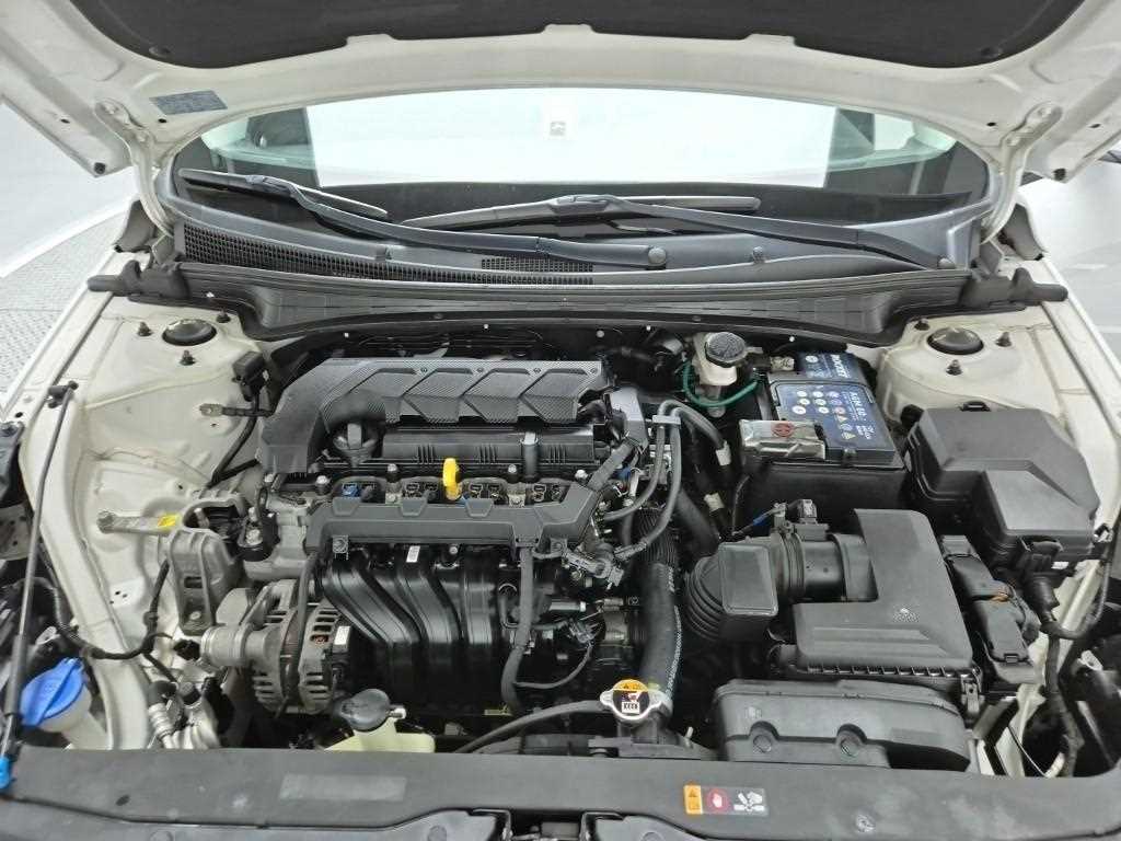 HYUNDAI Avante - Vista 5