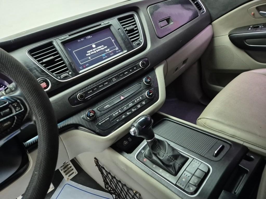 KIA Carnival - Vista 10