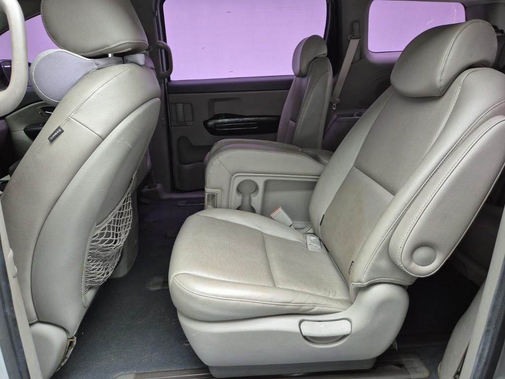 KIA Carnival - Vista 12
