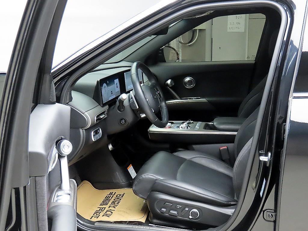 Genesis GV60 - Vista 5