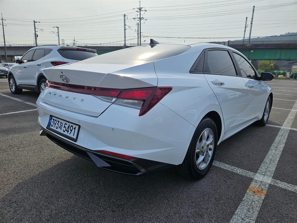 HYUNDAI Avante - Vista 4