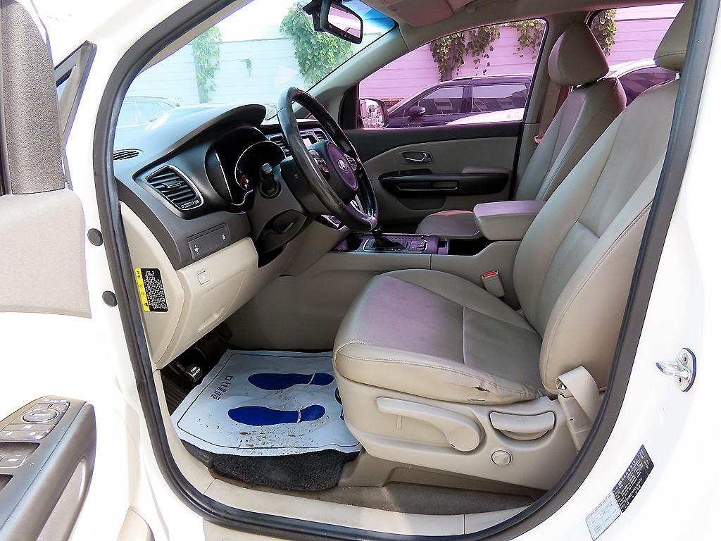 KIA Carnival - Vista 5