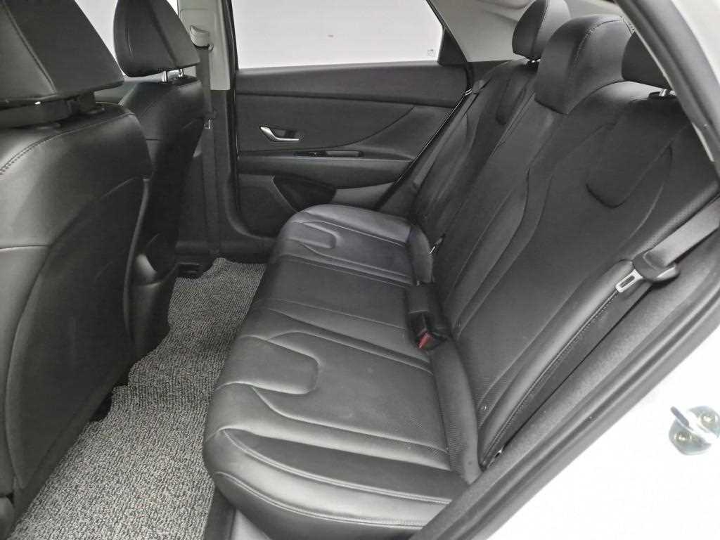 HYUNDAI Avante - Vista 12