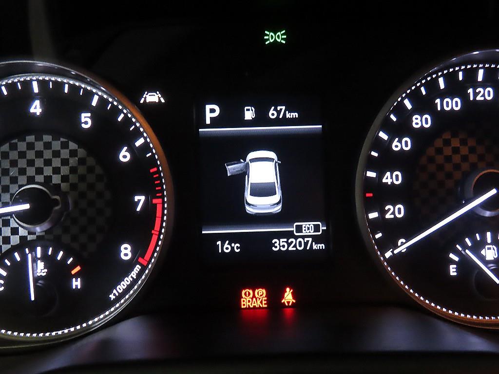 HYUNDAI Avante - Vista 9