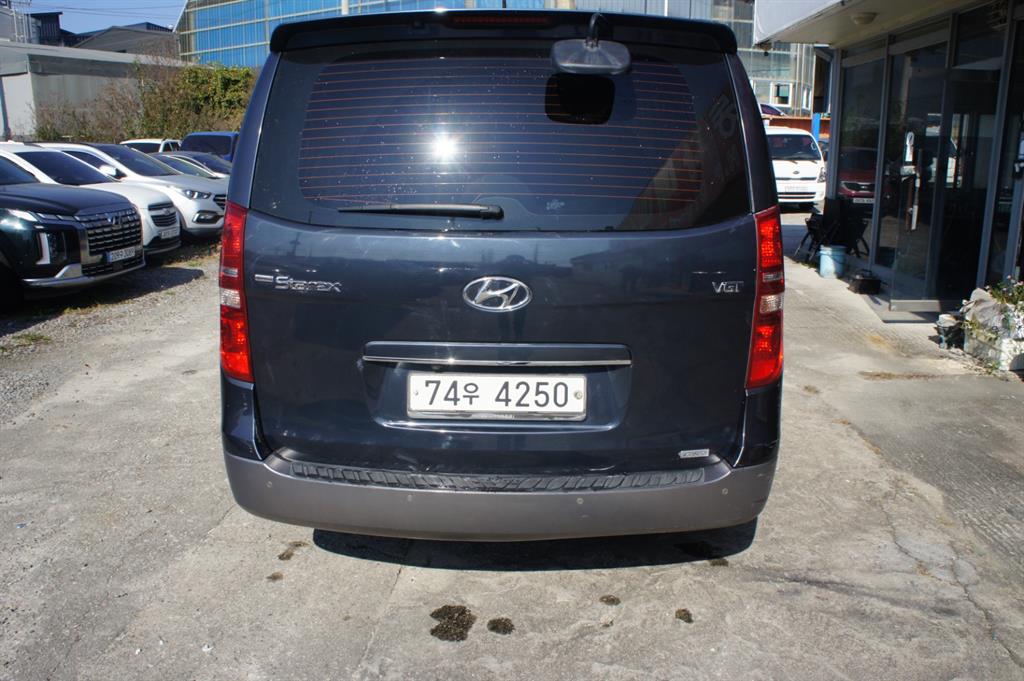 HYUNDAI Starex - Vista 7