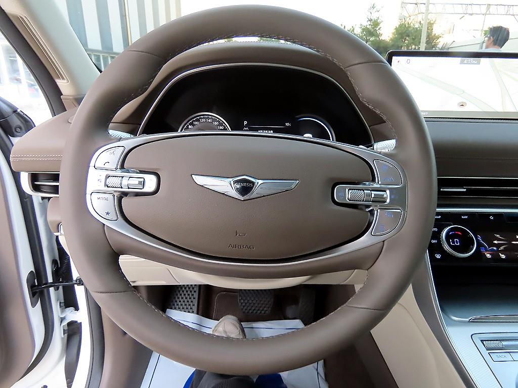 Genesis GV80 - Vista 8