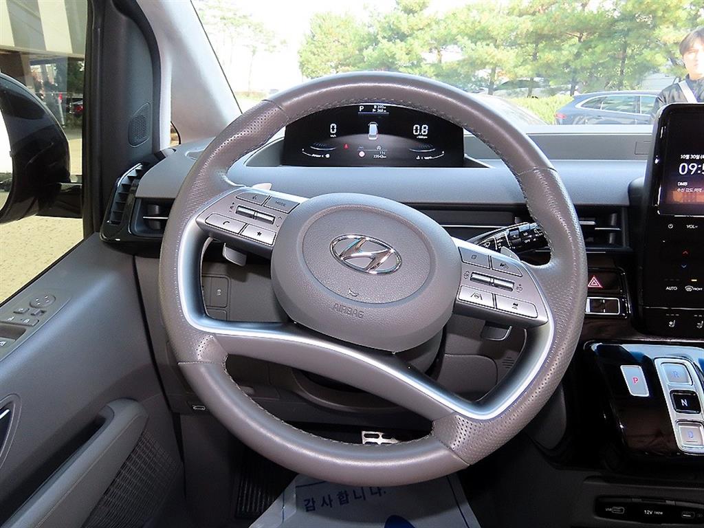 HYUNDAI Staria - Vista 6