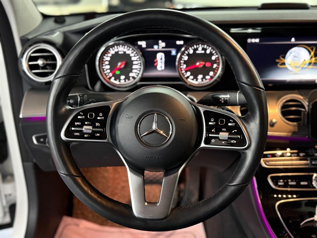 Mercedes Benz E class - Vista 8