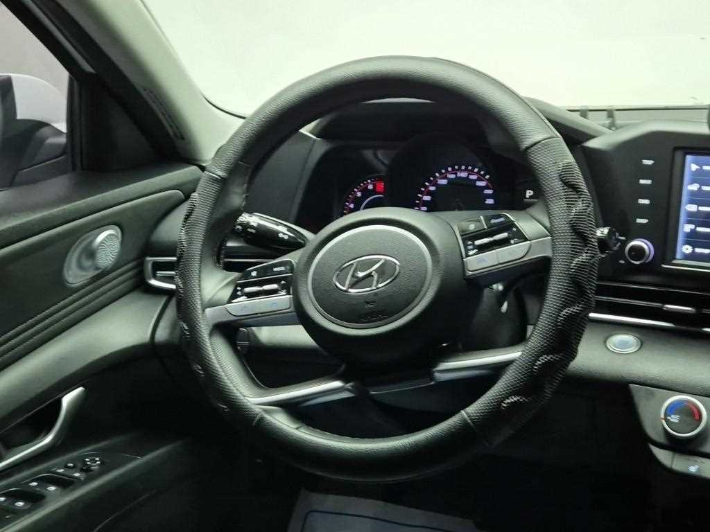 HYUNDAI Avante - Vista 9