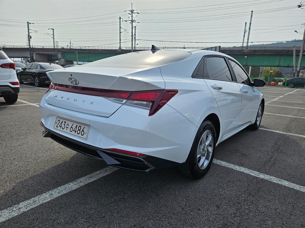 HYUNDAI Avante - Vista 4