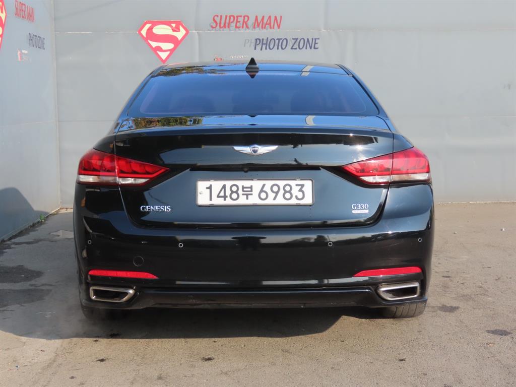 HYUNDAI Genesis - Vista 7