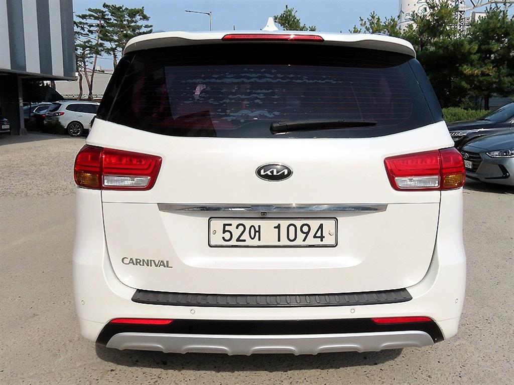 KIA Carnival - Vista 4