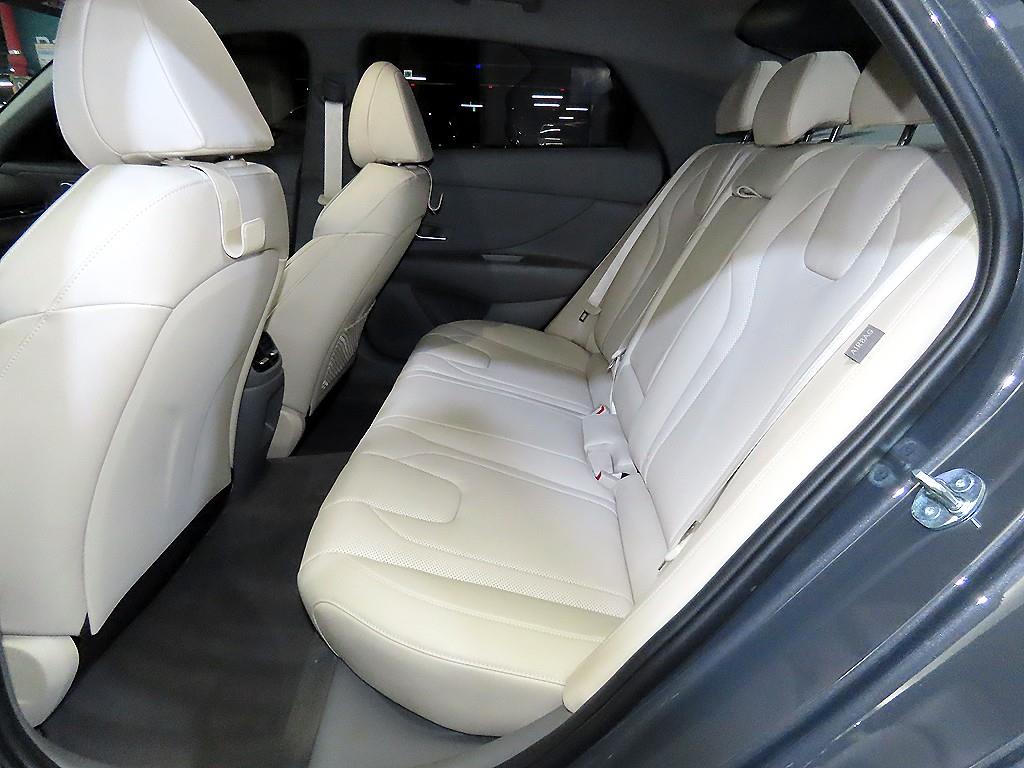 HYUNDAI Avante - Vista 7