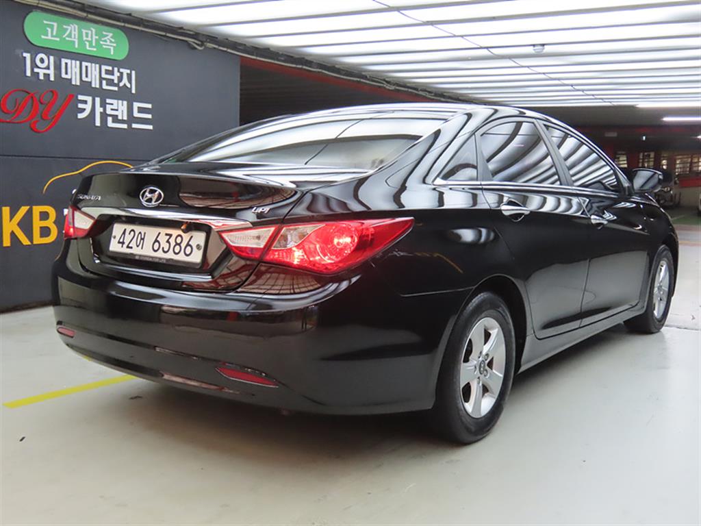 HYUNDAI Sonata - Vista 4