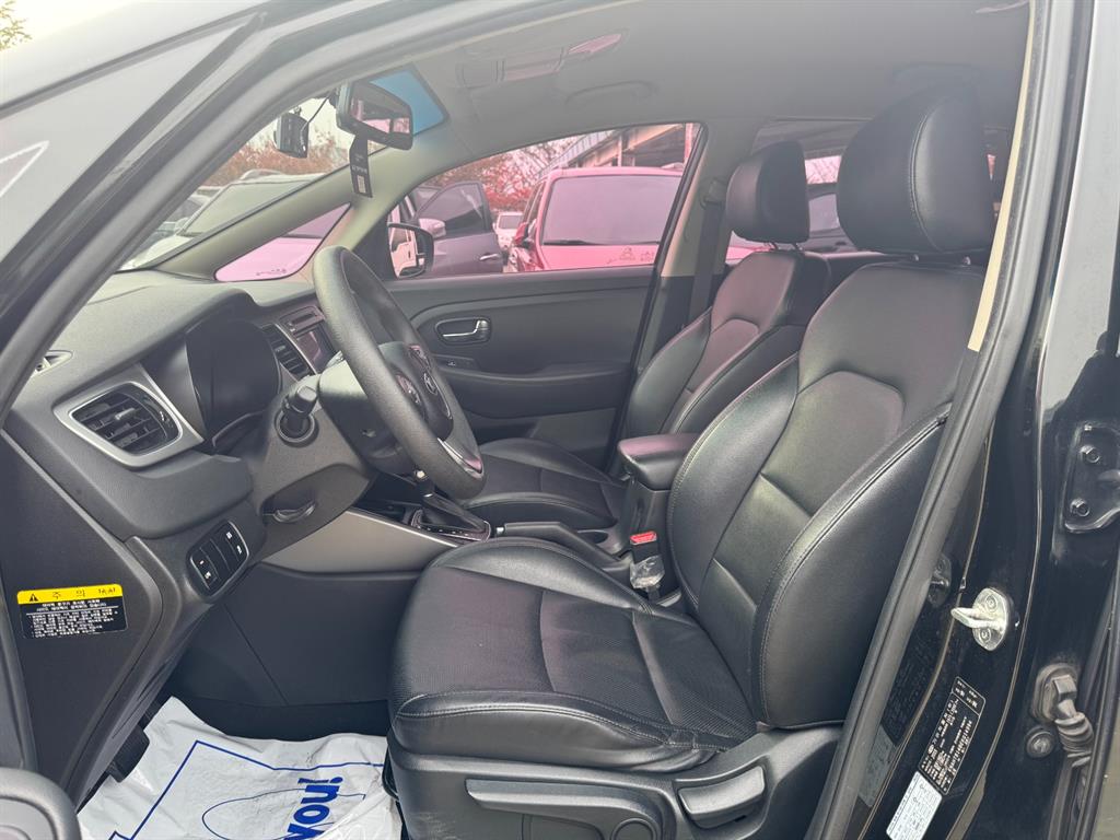 KIA Carens - Vista 7