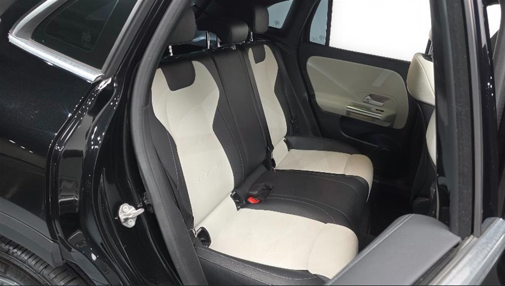 Mercedes Benz GLA Class - Vista 12