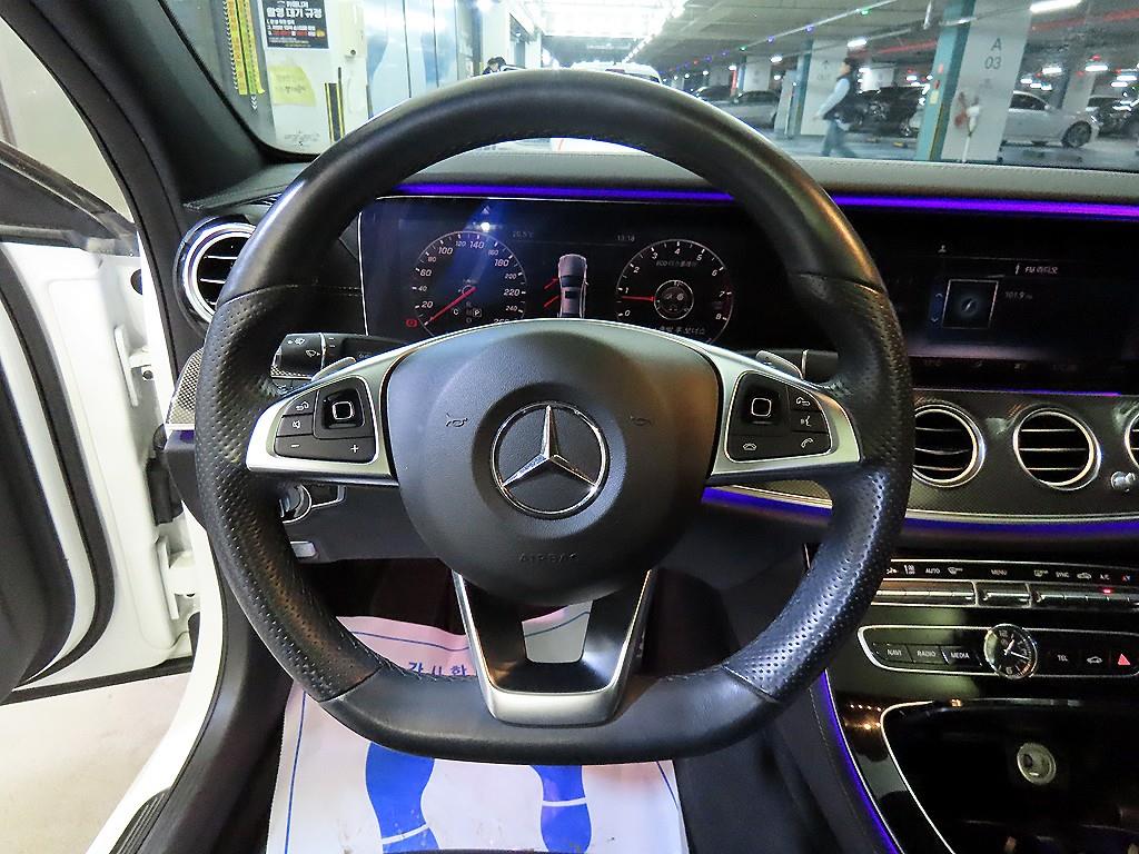 Mercedes Benz E class - Vista 8