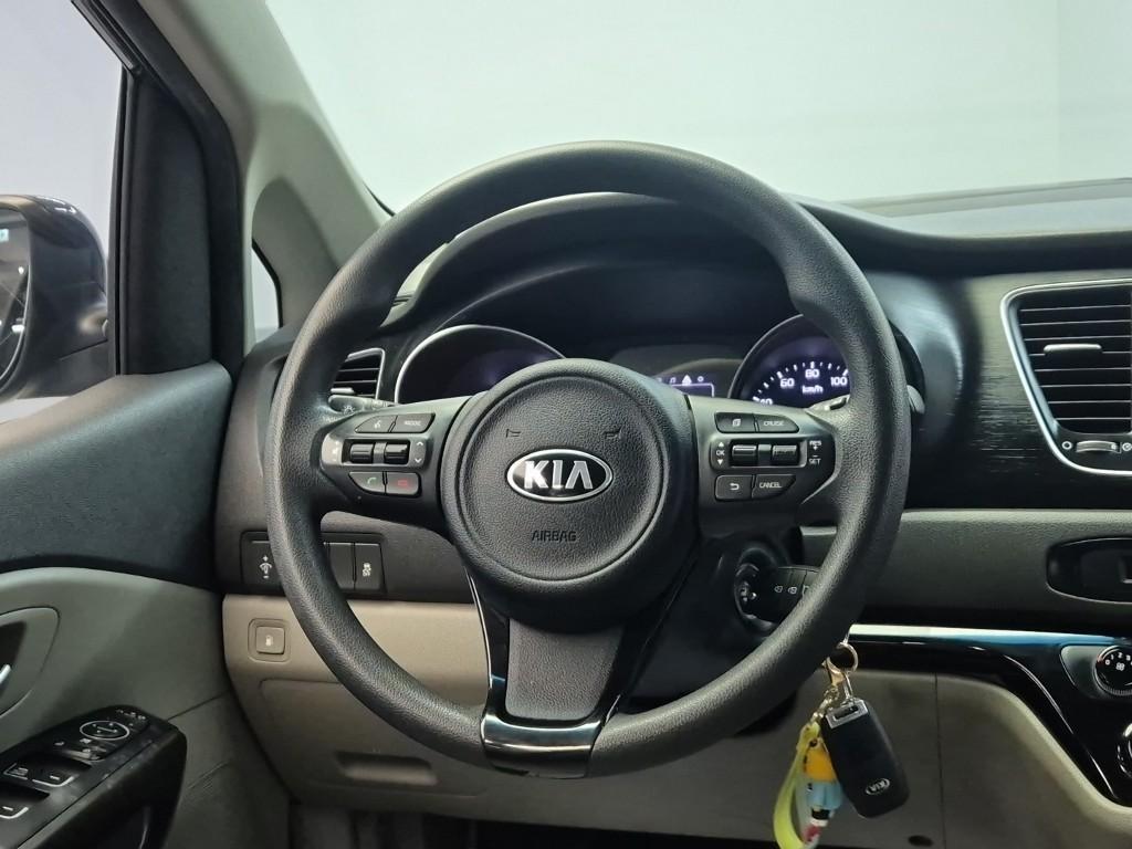 KIA Carnival - Vista 9