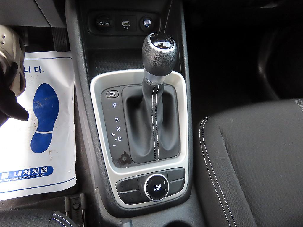 HYUNDAI Venue - Vista 10