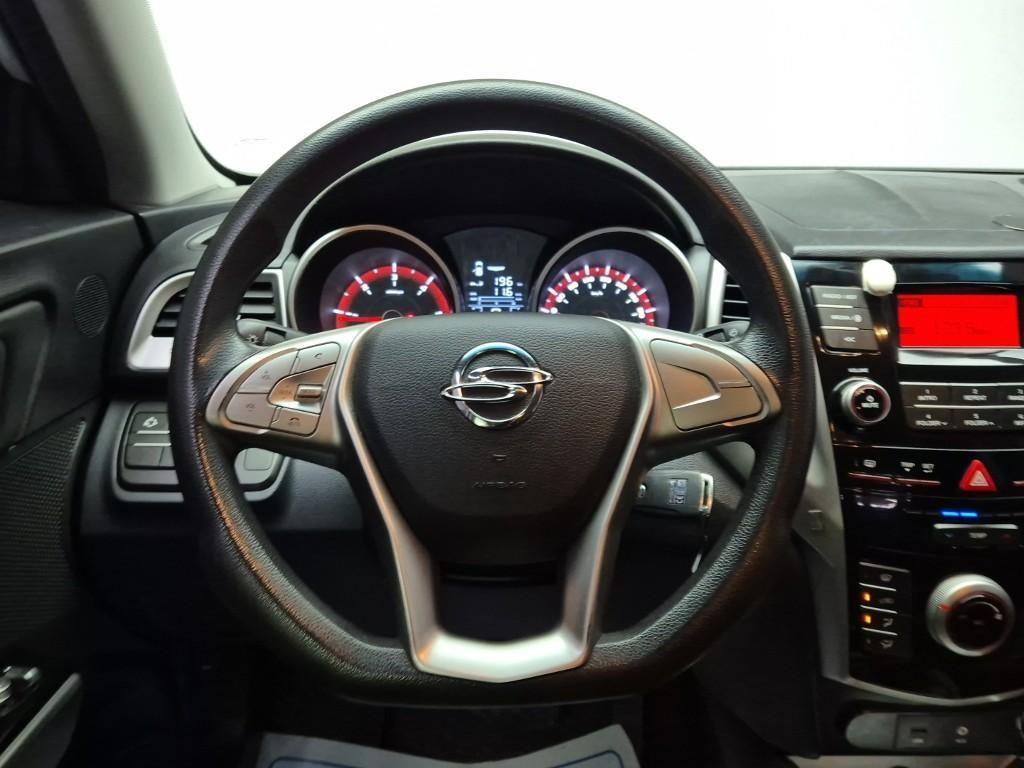 Ssangyong Tivoli - Vista 9