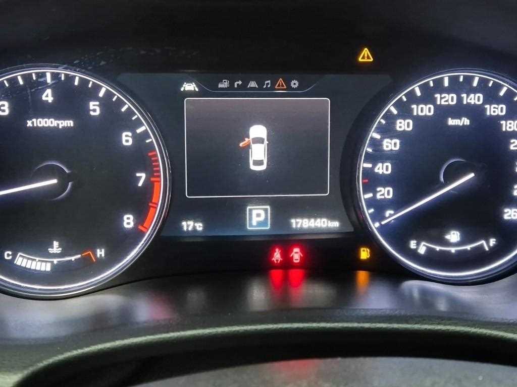 HYUNDAI Genesis - Vista 6