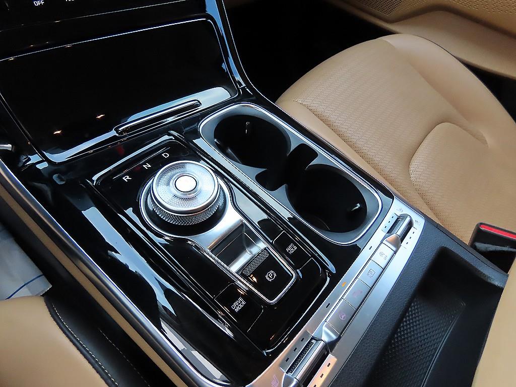 KIA Carnival - Vista 10