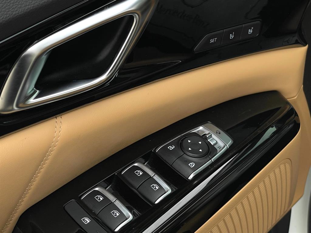 KIA Carnival - Vista 11