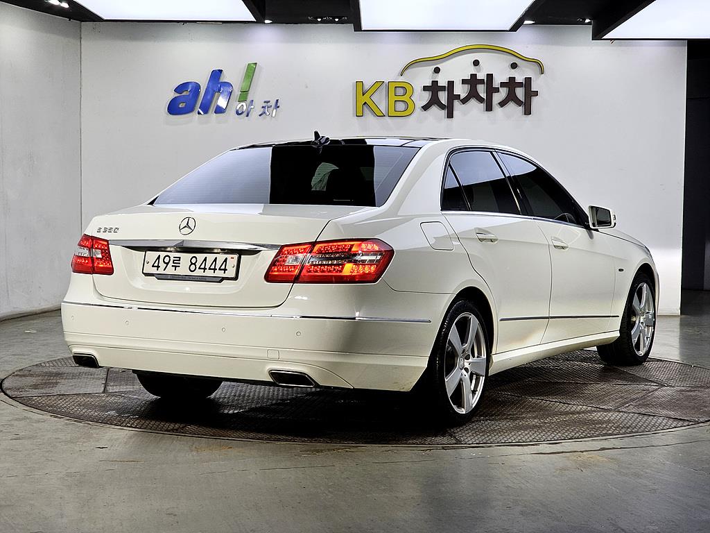 Mercedes Benz E class - Vista 4