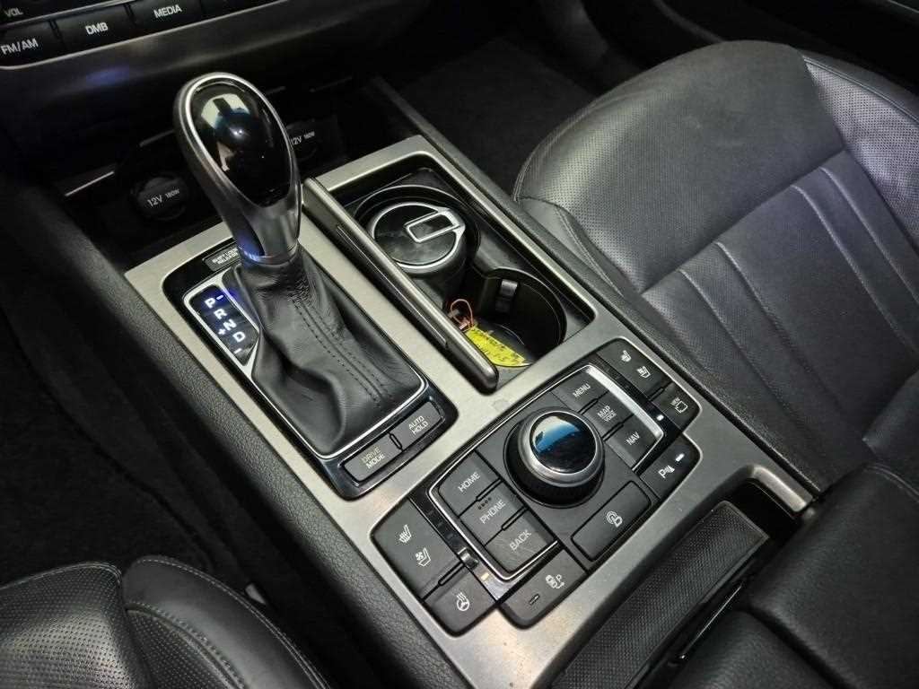 HYUNDAI Genesis - Vista 8