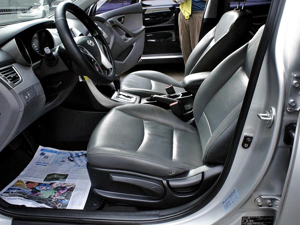 HYUNDAI Avante - Vista 9