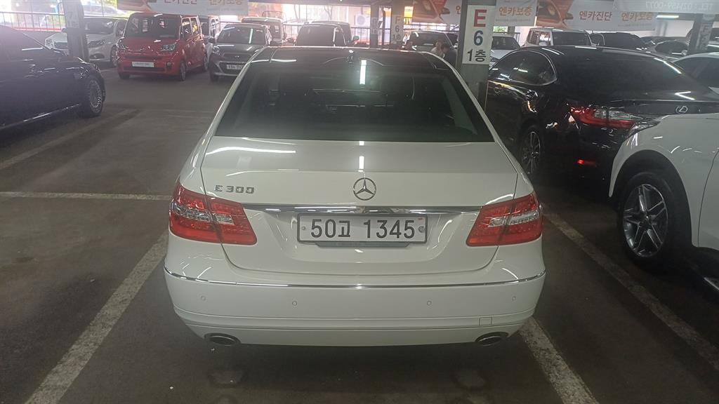 Mercedes Benz E class - Vista 4