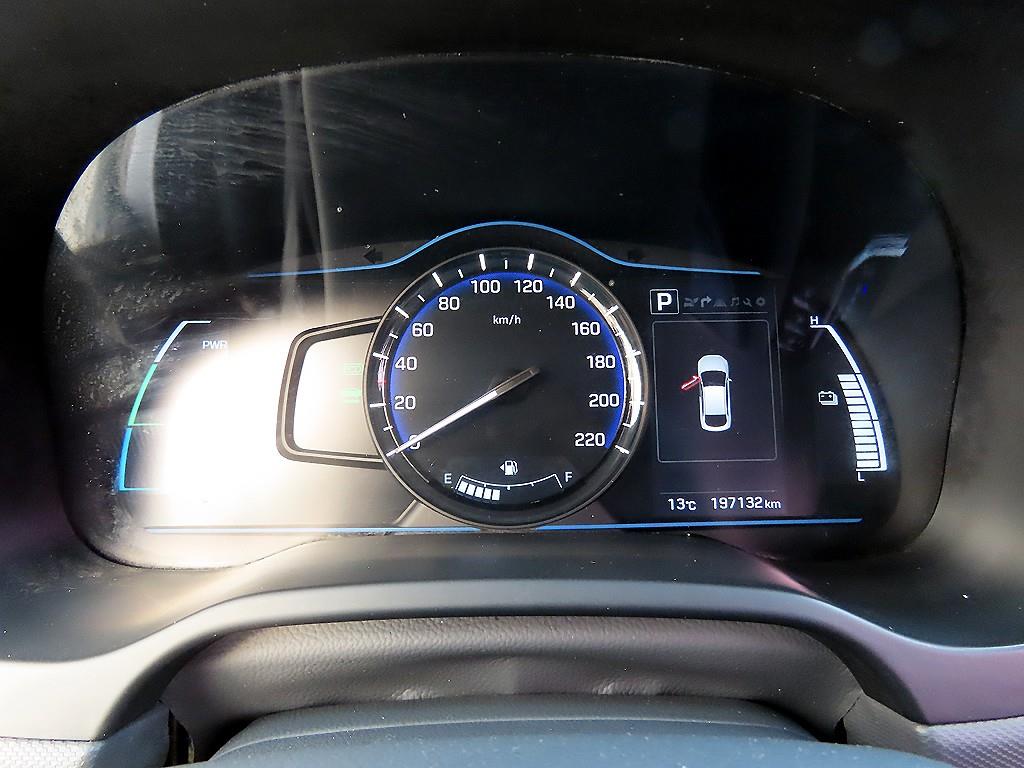 HYUNDAI Ioniq - Vista 9